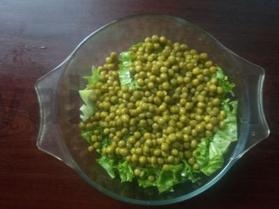 Lengvas salotas su konservuotais žirneliais Žingsnis 3