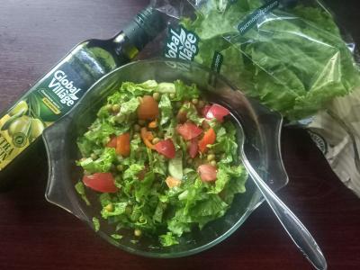 Lengvas salotas su konservuotais žirneliais Žingsnis 4