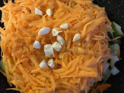 Grikių miltų makaronai su troškintomis daržovėmis Žingsnis 4