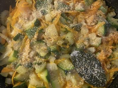 Grikių miltų makaronai su troškintomis daržovėmis Žingsnis 5