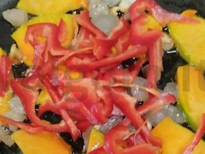 Kiaušiniai ant šoninės su moliūgu ir ramiro paprika Žingsnis 5