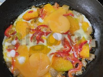 Kiaušiniai ant šoninės su moliūgu ir ramiro paprika Žingsnis 6