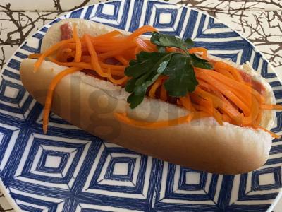 Švelnus karštas šuo su pieno dešrele pagrindine nuotrauka