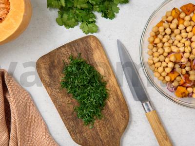 Šiltas salotas su avinžirniais ir moliūgu Žingsnis 5