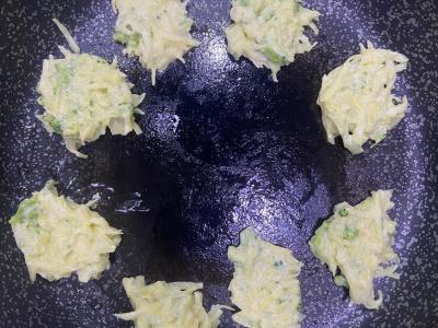 Bulvių blynai su brokoliais Žingsnis 4