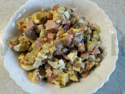 Olivjė su pupelėmis pagrindine nuotrauka