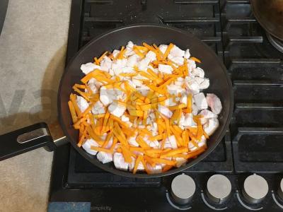 Troškinta kalakutienos filė su daržovėmis Žingsnis 3