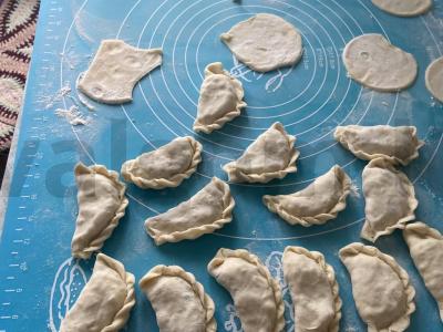 Naminiai virtiniai iš nesaldinto tešlos su raugintais kopūstais Žingsnis 7