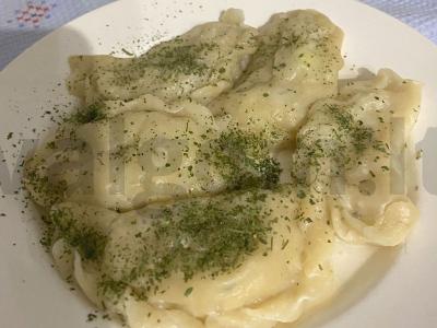 Naminiai virtiniai iš nesaldinto tešlos su raugintais kopūstais pagrindine nuotrauka