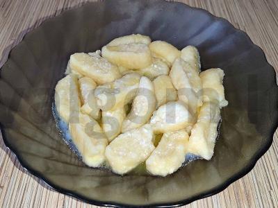 Varškės gnocchi su ištirpintu sviestu pagrindine nuotrauka