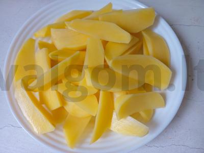 Vištienos blauzdelės, keptos su bulvėmis ir česnaku Žingsnis 1