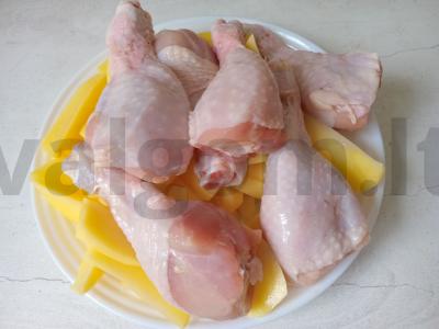 Vištienos blauzdelės, keptos su bulvėmis ir česnaku Žingsnis 2