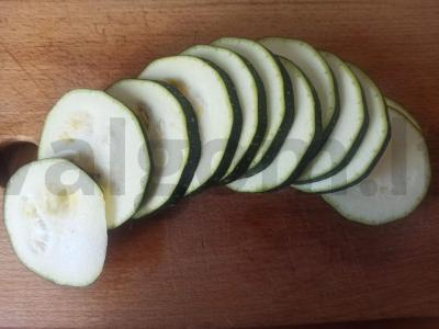 Kepti cukinijos žiedai su traškiu rožiniu padažu Žingsnis 3