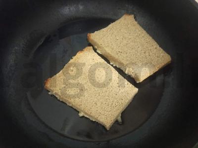 Traškūs bulvių skrudinti sumuštiniai su pomidoru ir imituota ikra Žingsnis 3