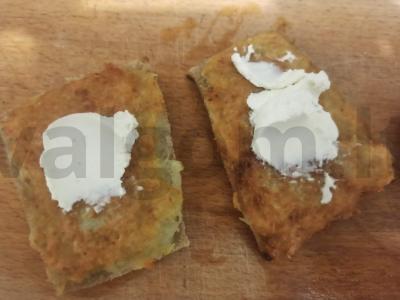 Traškūs bulvių skrudinti sumuštiniai su pomidoru ir imituota ikra Žingsnis 4