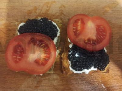 Traškūs bulvių skrudinti sumuštiniai su pomidoru ir imituota ikra Žingsnis 5