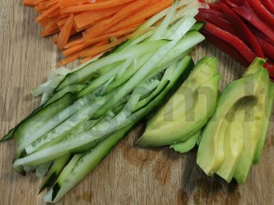 Sūrio ritinėliai su lašiša ir agurku Žingsnis 1