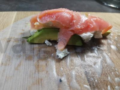 Sūrio ritinėliai su lašiša ir agurku Žingsnis 3