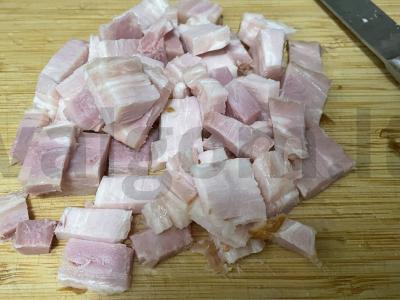 Kiaušinienė su šonine ir žolelėmis Žingsnis 1