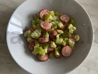 Troškintas cukinijas su dešrelėmis kokosų piene pagrindine nuotrauka