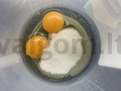 Kefyro pyragas su mėlynėmis Žingsnis 1