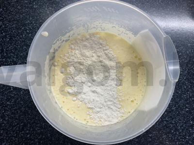 Kefyro pyragas su mėlynėmis Žingsnis 4