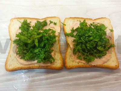 Šilti sumuštiniai su padažu ir žolelėmis Žingsnis 4