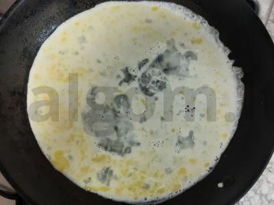 Kiaušinių blynai su kalakutienos kumpiu ir sūriu Žingsnis 2