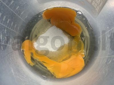 Biskvitinis ritinys su grietinėlės-varškės kremu Žingsnis 1