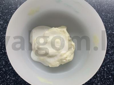 Biskvitinis ritinys su grietinėlės-varškės kremu Žingsnis 6