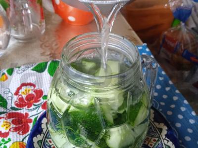 Sūdyti agurkai su prieskoniais Žingsnis 3