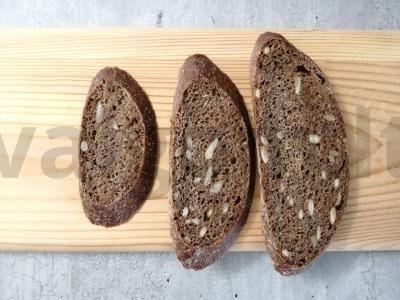 Česnakiniai sausainiai iš viso grūdo duonos Žingsnis 1