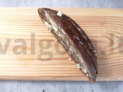 Česnakiniai sausainiai iš viso grūdo duonos Žingsnis 4