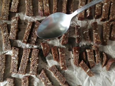 Česnakiniai sausainiai iš viso grūdo duonos Žingsnis 8