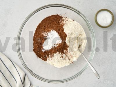 Braškinių-šokoladinis tortas Žingsnis 1