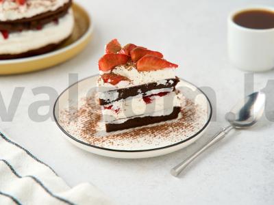 Braškinių-šokoladinis tortas pagrindine nuotrauka