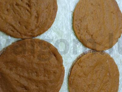 Karameliniai biskvitiniai pagrindai tortui pagrindine nuotrauka