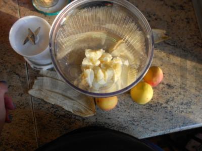 Bananų-nektarinų kokteilis su vandeniu Žingsnis 1