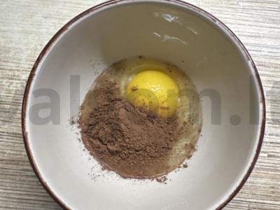 Keksas su kakava mikrobangų krosnelėje Žingsnis 2