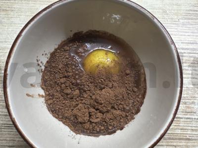 Keksas su kakava mikrobangų krosnelėje Žingsnis 3