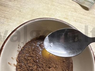 Keksas su kakava mikrobangų krosnelėje Žingsnis 4