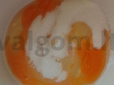 Brownie su varškės ir vaisių įdaru Žingsnis 4