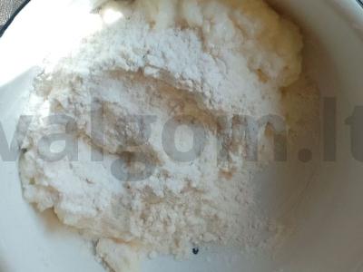 Brownie su varškės ir vaisių įdaru Žingsnis 10