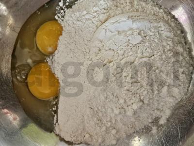 Blynai su karamelizuota kriauše ir dorblu padažu Žingsnis 1