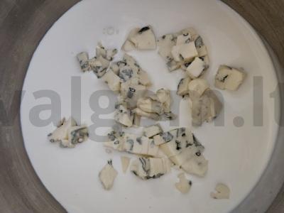 Blynai su karamelizuota kriauše ir dorblu padažu Žingsnis 5