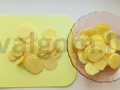 Kiaulienos kotletai su bulvėmis prancūziškai Žingsnis 1