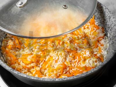 Įdaryti pipirai su ryžiais ir daržovėmis orkaitėje Žingsnis 2