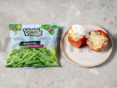 Įdaryti pipirai su ryžiais ir daržovėmis orkaitėje pagrindine nuotrauka