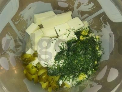 Sumuštiniai su šprotų, lydytu sūriu ir česnaku Žingsnis 3