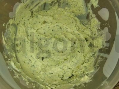 Sumuštiniai su šprotų, lydytu sūriu ir česnaku Žingsnis 4